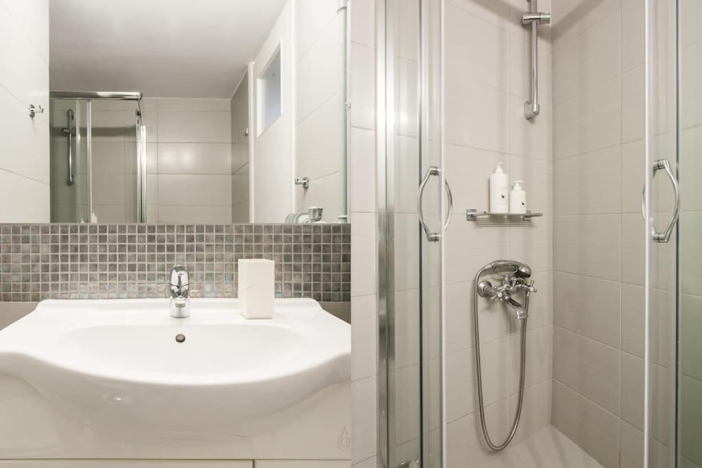 Flat In Historic Center @ipitou Str Apartment Athens